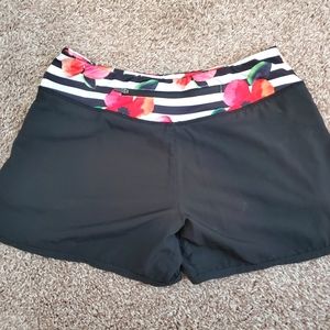 Senita Athletics XS Bahamas print swift shorts